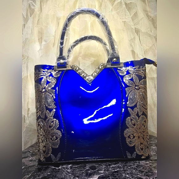 NWT Beautiful Blue Diamond Embroidered Detail Bag - Picture 1 of 11
